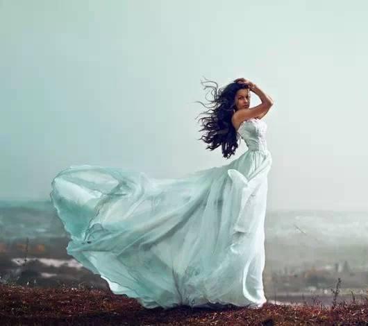 华丽的她,揭秘时尚界的璀璨明星