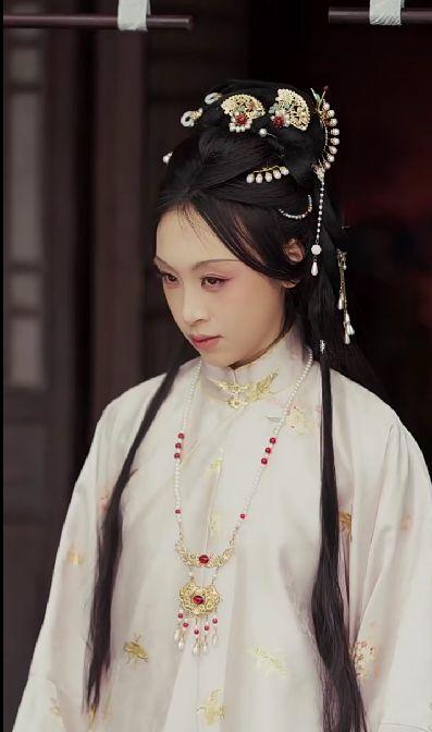 十里长街跪月光,月光下的深情跪拜